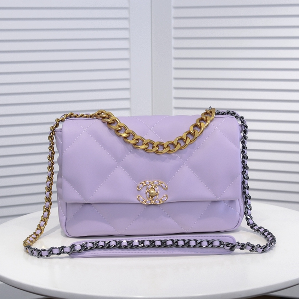 シャネルバッグ正面デザイン